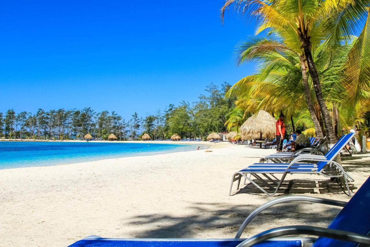 Fantasy Island Beach Resort And Marina First Bight Eksteriør bilde